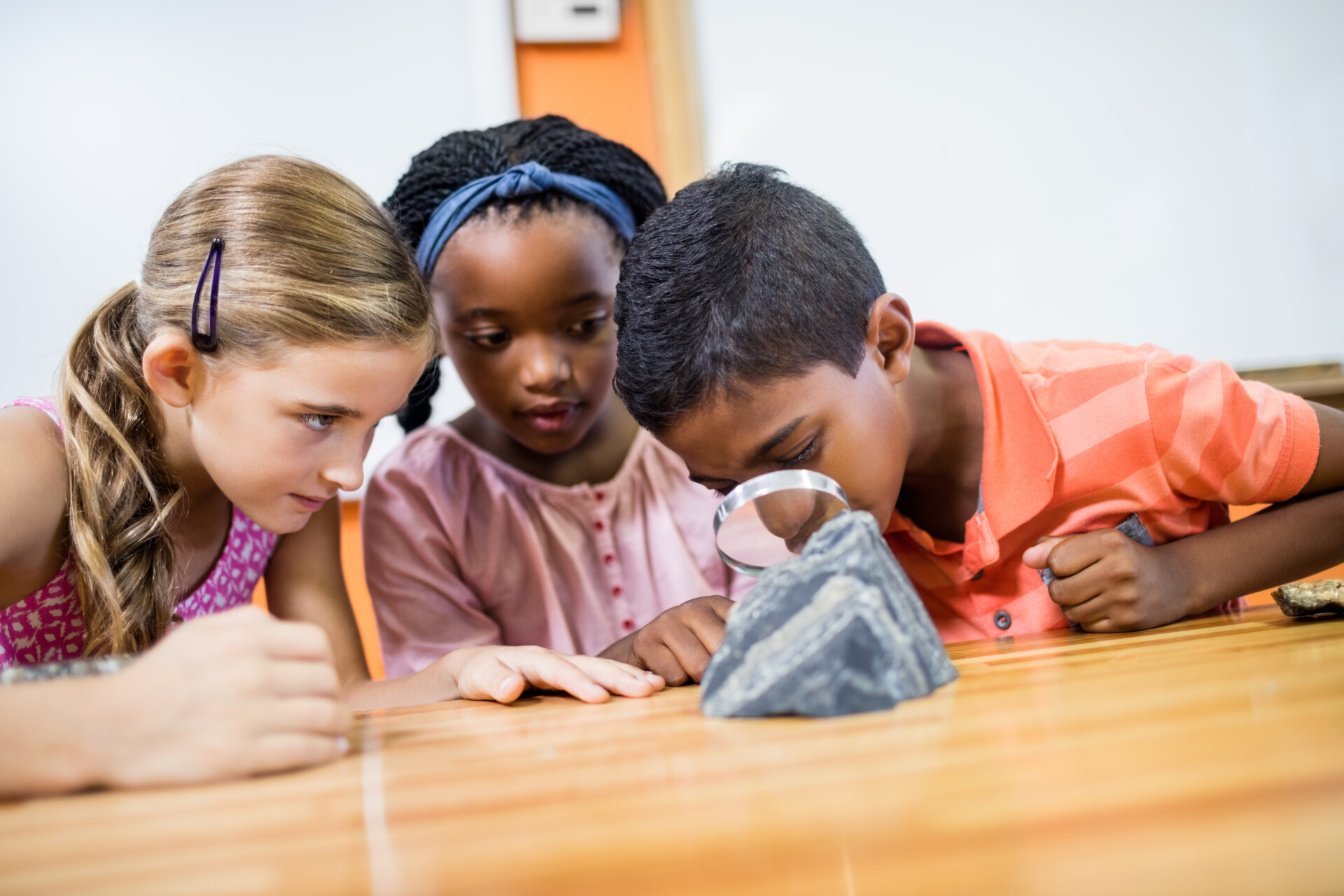Dicas para ajudar os alunos com autismo nas habilidades sociais